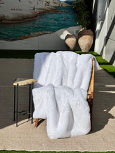 Load image into Gallery viewer, White Faux Fur Throw – The Art of French Softness