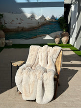 Load image into Gallery viewer, Cream Faux Fur Throw – The Art of French Softnes