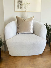 Load image into Gallery viewer, 20x20 Velvet Pillow- Champagne
