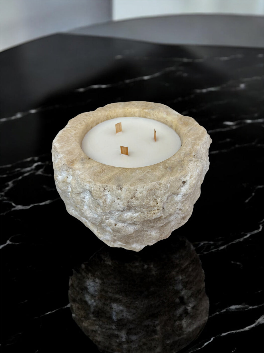 #2 Chiseled Onyx Candle – Natural Coconut & Apricot Wax