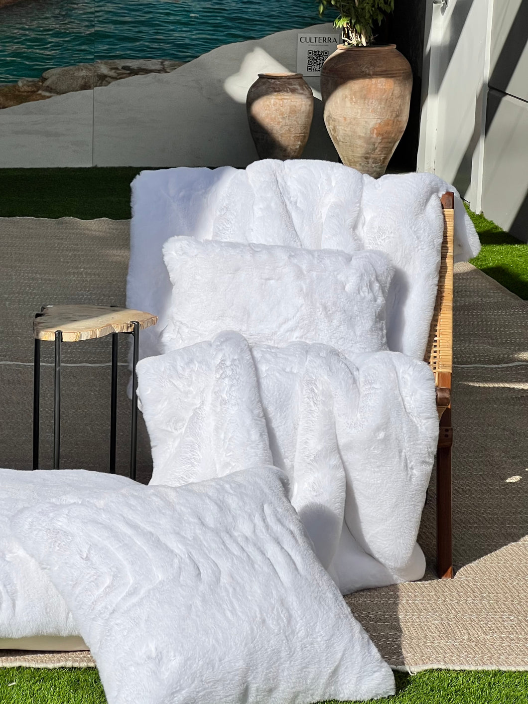 French Faux Fur Pillow – White | 12x20