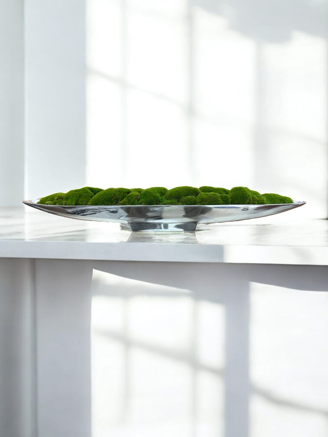 Sculptural Centerpiece – Modern Serenit