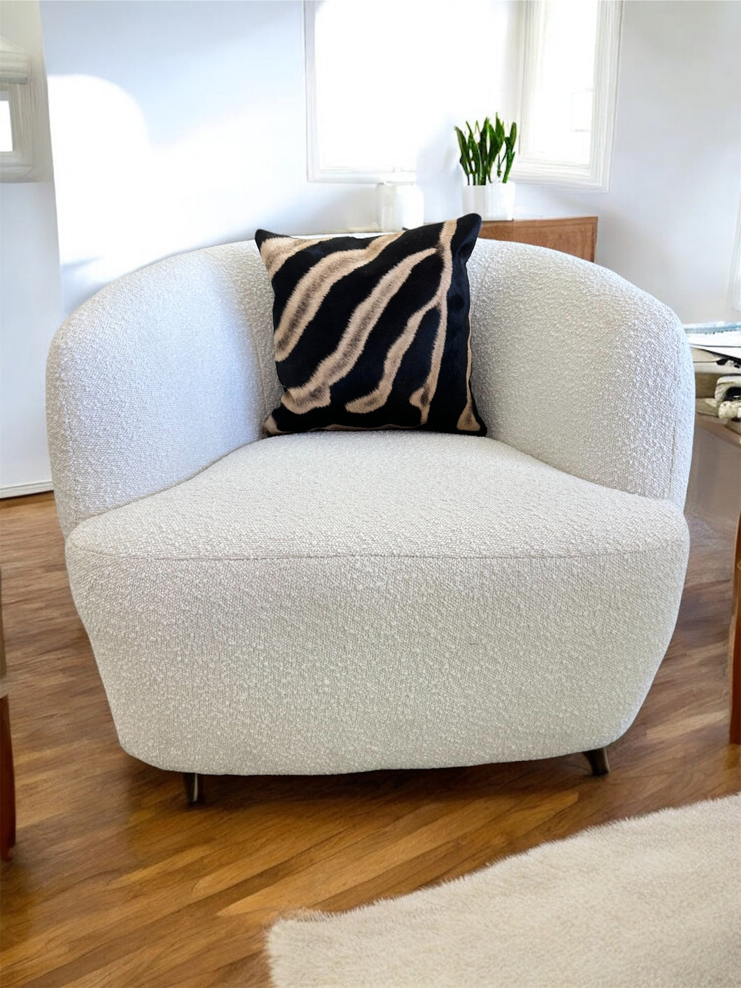 Zebra Hide Accent Pillow#2
Sustainably sourced | Artisan-crafted | One-of-a-kind