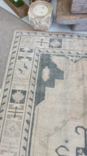 Load and play video in Gallery viewer, Vintage Faded Ivory &amp; Charcoal Medallion
